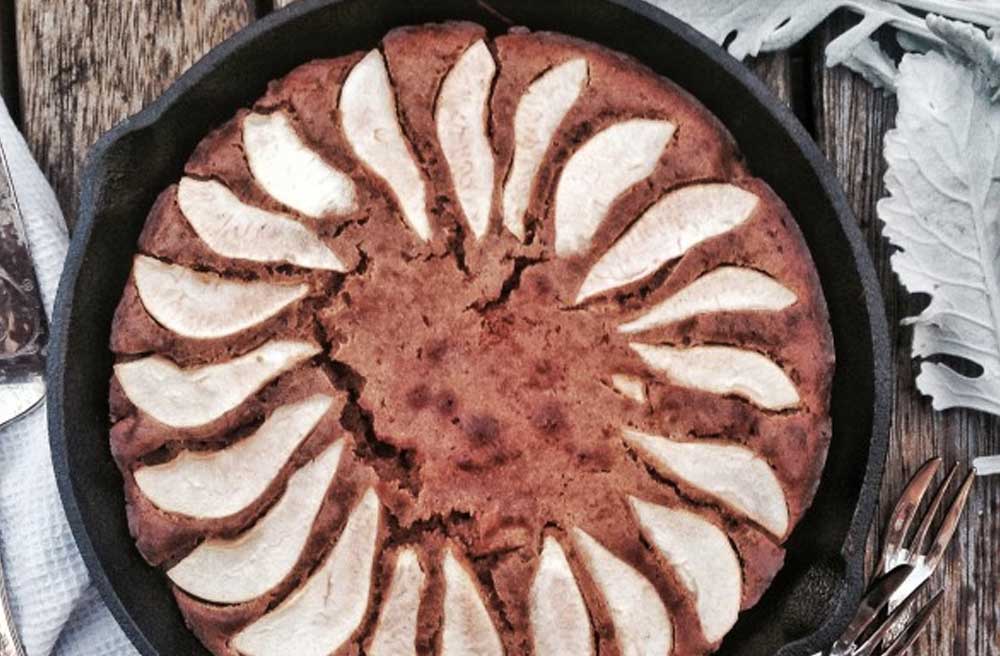 The BEST Cinnamon Apple Cake - Sweetest Menu